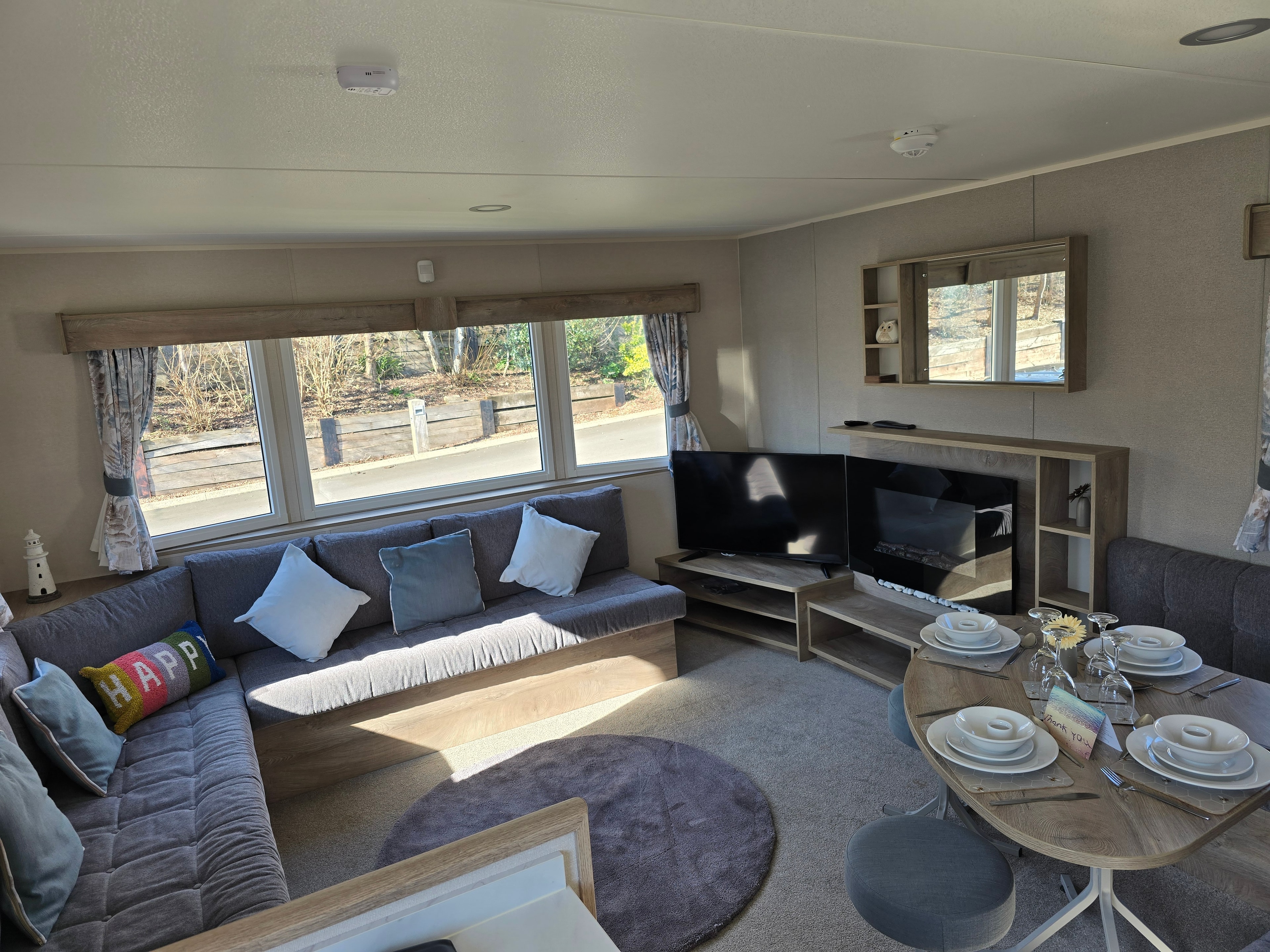 Hawthorn Mount 005 holiday caravan exterior